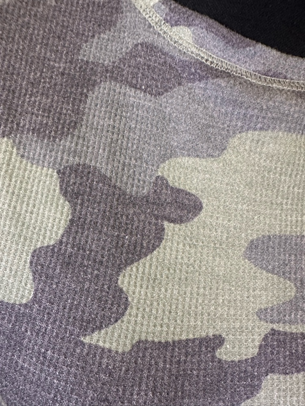 #186- NEW bp Olive and Gray Camo Long-Sleeve Crewneck Top - Picture 4 of 11